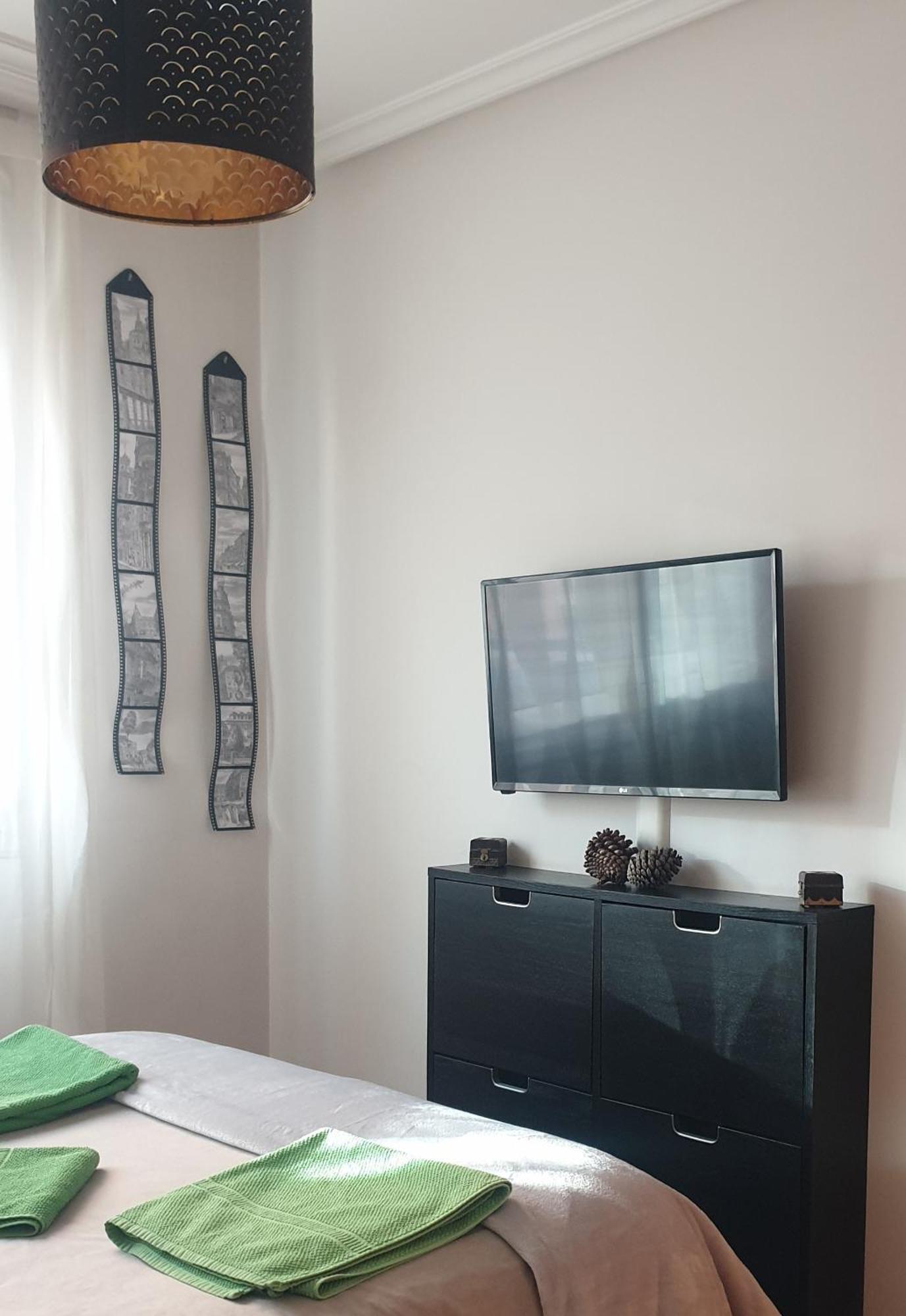 Apartamento "Los Prados" Wifi Y Parking Oviedo Ngoại thất bức ảnh